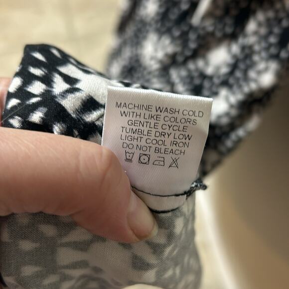 NEW Xirena Anabella black white mosaic print smocked waist dress in Octave Night - Picture 14 of 15